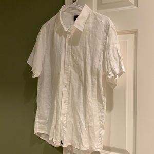 Never worn white linen UNTUCKit large short sleeved shirt. Slim fit 100% linen.
